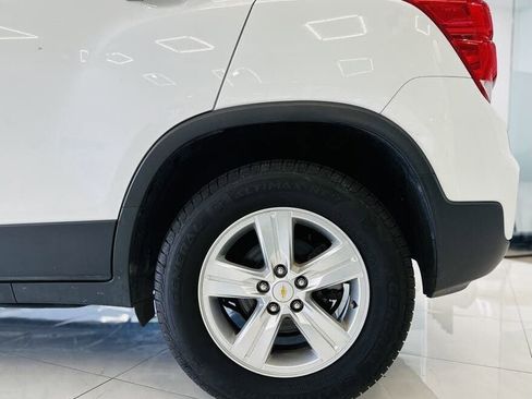 Used 2019 Chevrolet Trax LT w/ LT Convenience Package image 14