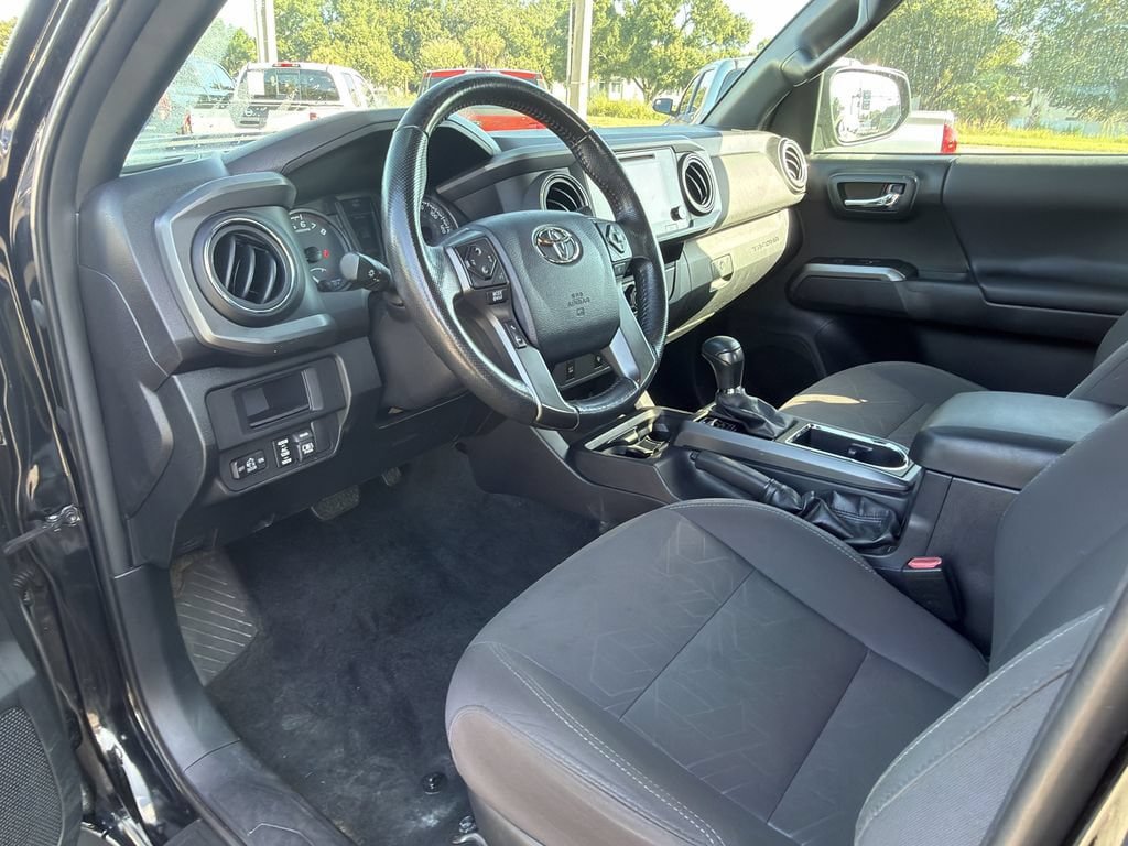 Used 2017 Toyota Tacoma TRD Sport w/ Tow Package (A/T) AWD/4WD image 19