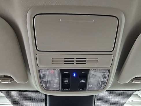 Used 2025 Honda Odyssey Elite image 25