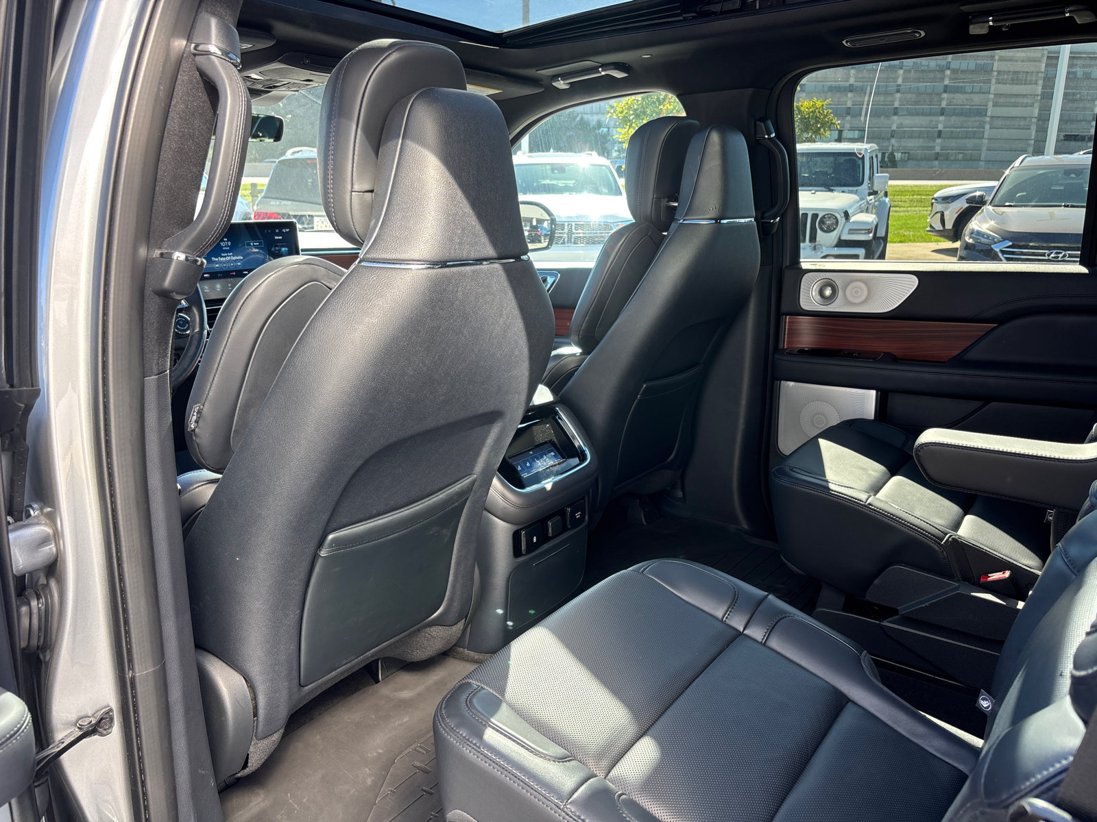 Certified 2024 Lincoln Navigator Reserve AWD/4WD image 27
