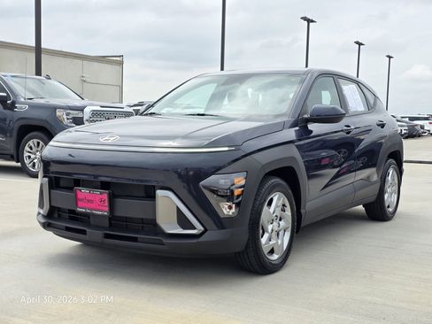 Used 2024 Hyundai Kona SE FWD image 2