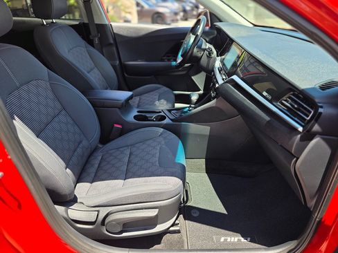 Used 2022 Kia Niro LXS FWD image 11