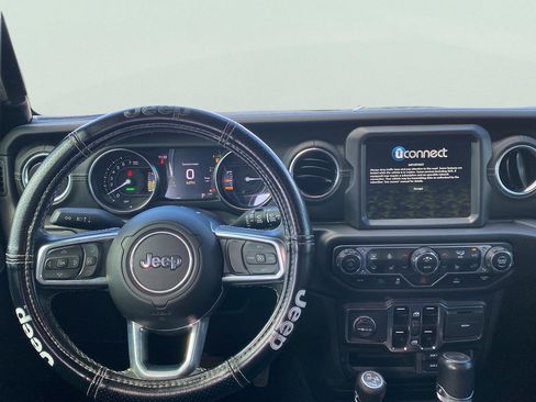 Used 2022 Jeep Wrangler Unlimited Sahara w/ Cold Weather Group AWD/4WD image 15