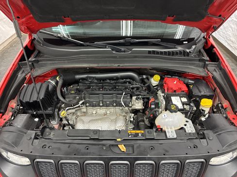 Used 2021 Jeep Renegade Latitude AWD/4WD image 7
