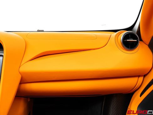 Used 2022 McLaren 765LT RWD image 37