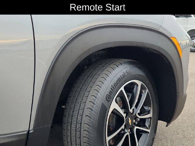 Used 2025 Chevrolet TrailBlazer LT AWD/4WD image 18
