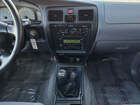 Used 2000 Toyota 4Runner SR5 image 26