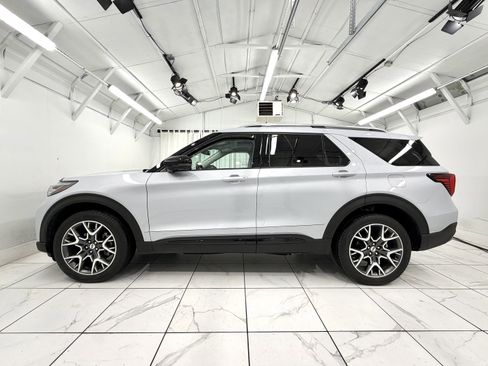 Used 2025 Ford Explorer Platinum w/ Ultimate Package image 15