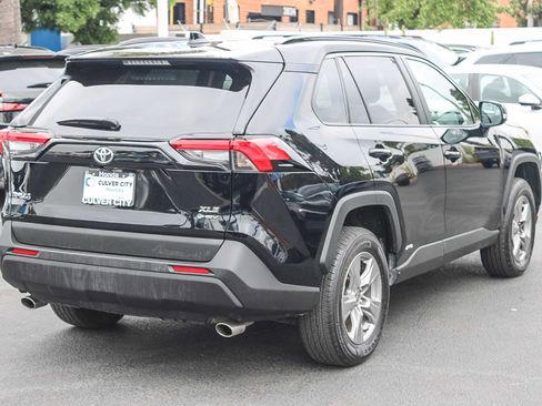 Used 2025 Toyota RAV4 XLE AWD/4WD image 9