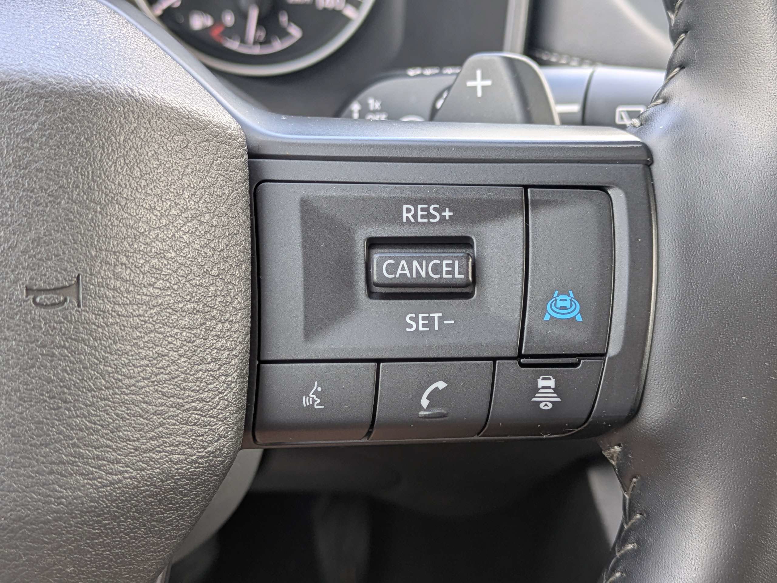 Used 2025 Nissan Rogue SV FWD image 27
