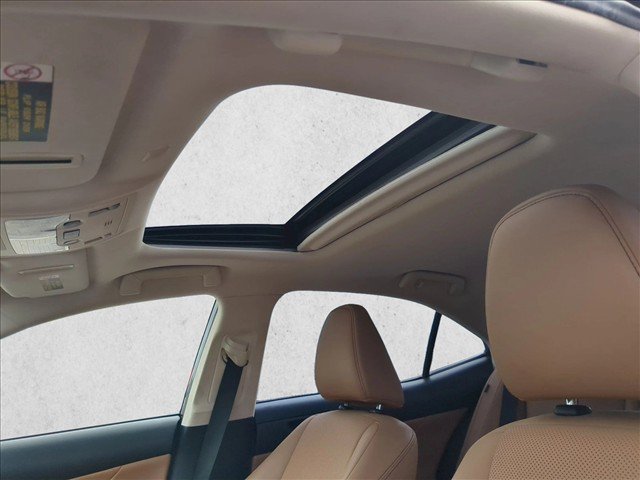 Used 2020 Lexus IS 300 w/ Premium Package RWD image 15