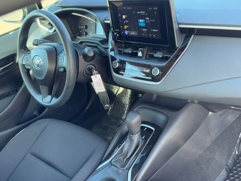 Used 2025 Toyota Corolla LE image 9