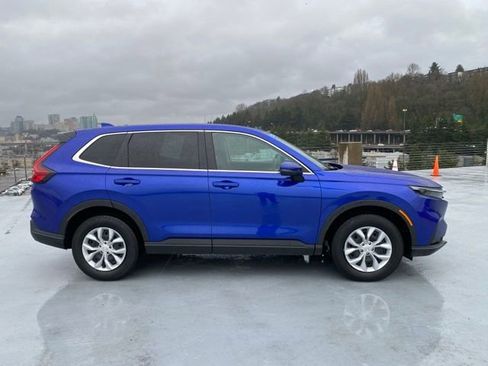 Used 2023 Honda CR-V LX image 3