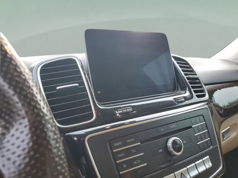 Used 2018 Mercedes-Benz GLE 350 w/ Premium 1 Package image 22