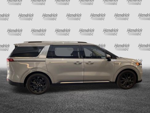 Used 2023 Kia Carnival SX image 11