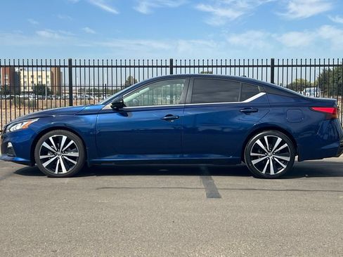 Used 2022 Nissan Altima 2.5 SR FWD image 9