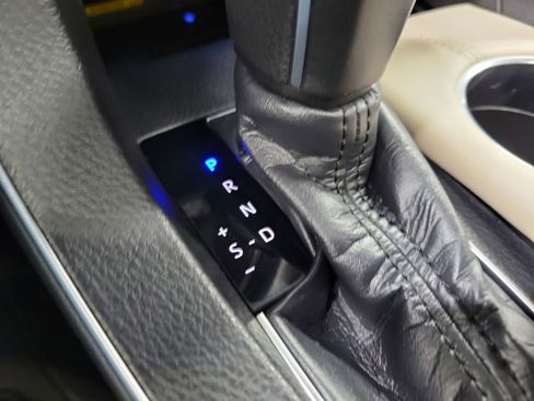 Used 2020 Toyota Avalon XLE w/ Moonroof Package image 17