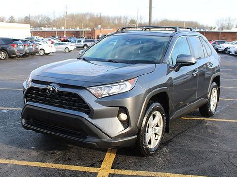 Used 2020 Toyota RAV4 XLE w/ Convenience Package image 2