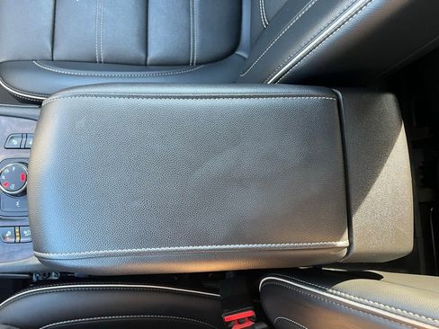 Used 2023 GMC Acadia Denali image 32