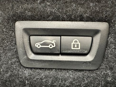 Used 2018 BMW M550i xDrive image 37