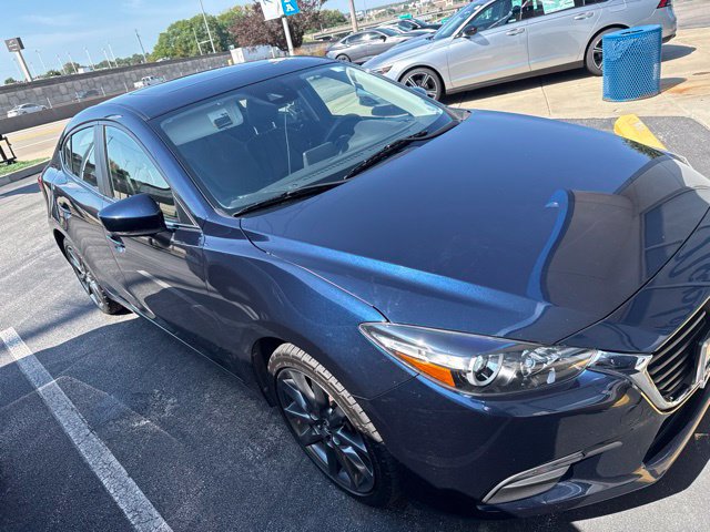 Used 2018 MAZDA MAZDA3 Touring FWD image 3