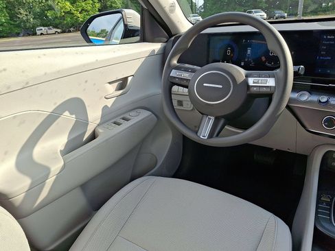Certified 2025 Hyundai Kona SE AWD/4WD image 15