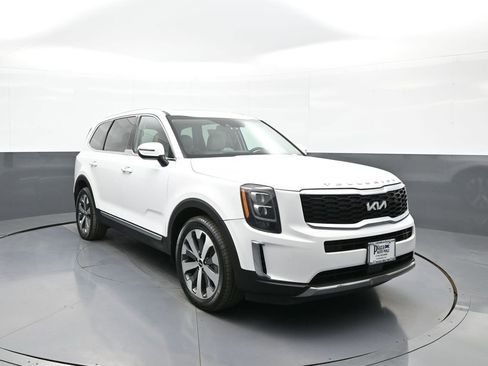 Certified 2022 Kia Telluride EX w/ EX Premium Package AWD/4WD image 3