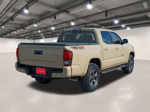 Used 2018 Toyota Tacoma TRD Sport AWD/4WD image 16