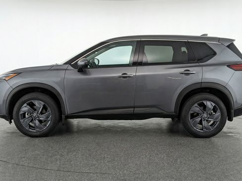 Used 2025 Nissan Rogue SV image 5