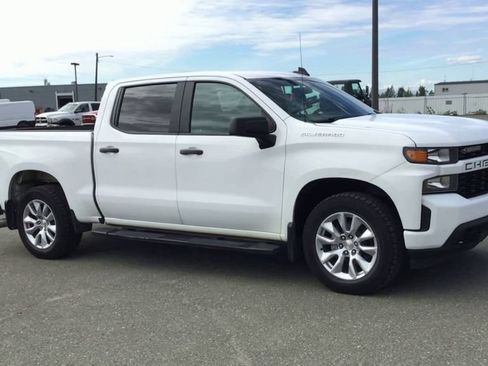 Used 2019 Chevrolet Silverado 1500 Custom w/ Custom Value Package AWD/4WD image 2