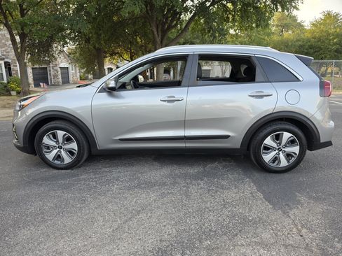 Used 2022 Kia Niro LX FWD image 4