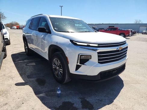 Used 2025 Chevrolet Traverse LT AWD/4WD image 4