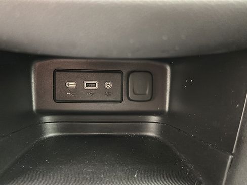 Used 2023 Chevrolet Equinox LT FWD image 22