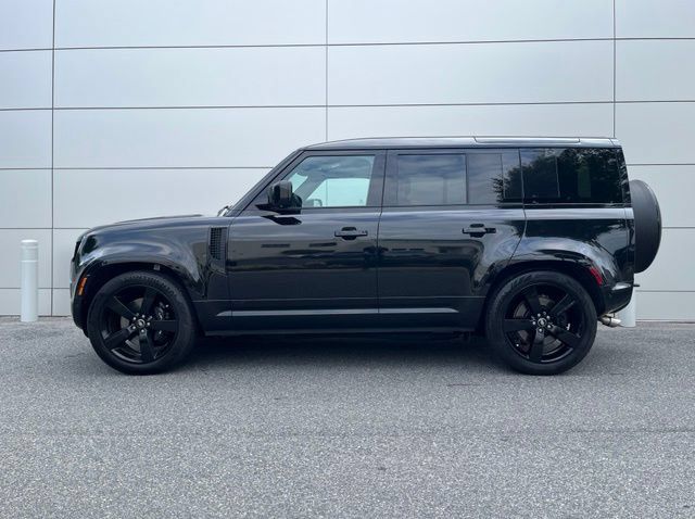 Used 2025 Land Rover Defender 110 V8 AWD/4WD image 5