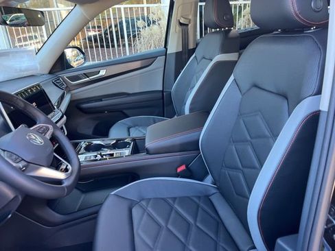 New 2026 Volkswagen Atlas Peak Edition image 8