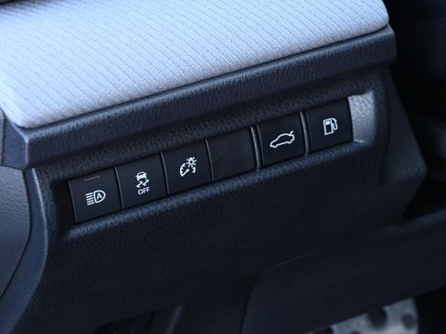 Used 2025 Toyota Camry SE image 25