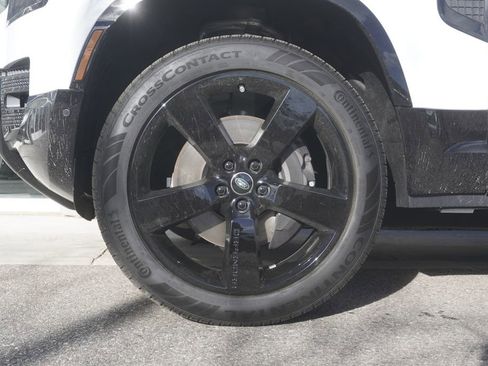 New 2025 Land Rover Defender 110 X-Dynamic SE image 31