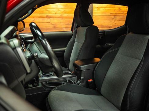 Used 2023 Toyota Tacoma TRD Sport AWD/4WD image 9