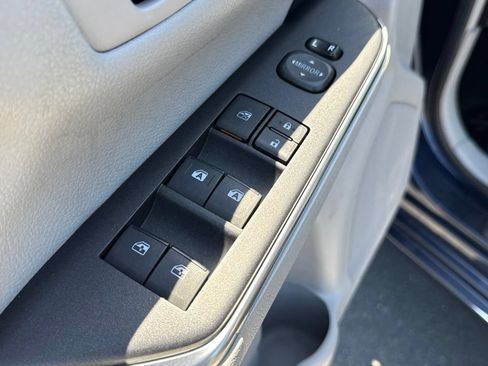 Used 2016 Toyota Camry LE FWD image 18