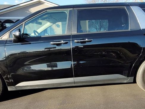 Used 2022 Kia Carnival LX image 10