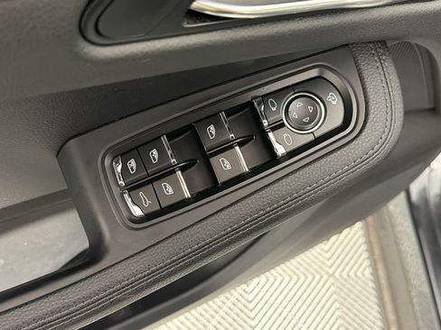 Certified 2024 Porsche Macan AWD/4WD image 13