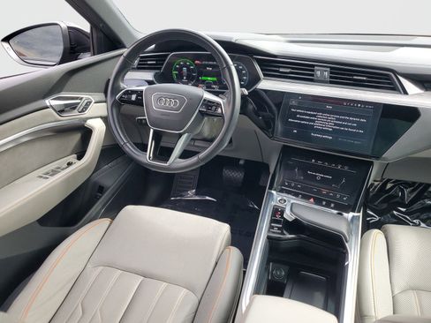 Used 2022 Audi e-tron Chronos image 12