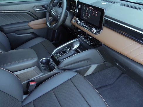 Used 2025 GMC Canyon AT4 w/ Nightfall Edition AWD/4WD image 12