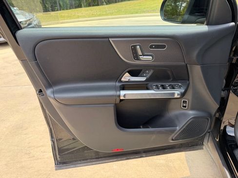 Used 2023 Mercedes-Benz GLB 250 image 8