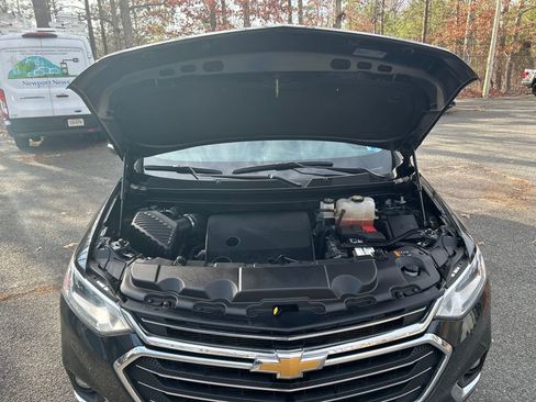 Used 2021 Chevrolet Traverse LT image 14