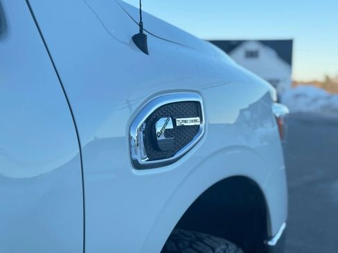 Used 2016 Nissan Titan SL image 18