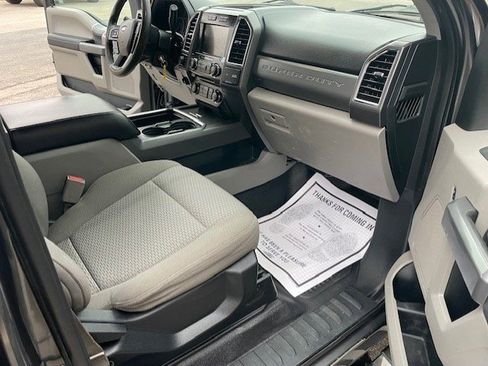 Used 2017 Ford F350 XLT w/ XLT Premium Package image 8