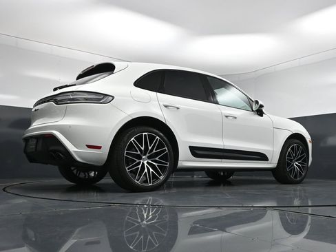 Used 2025 Porsche Macan AWD/4WD image 24