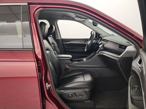 Used 2023 Jeep Grand Cherokee Limited AWD/4WD image 31