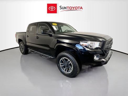 Used 2016 Toyota Tacoma SR5 w/ Towing Package image 1